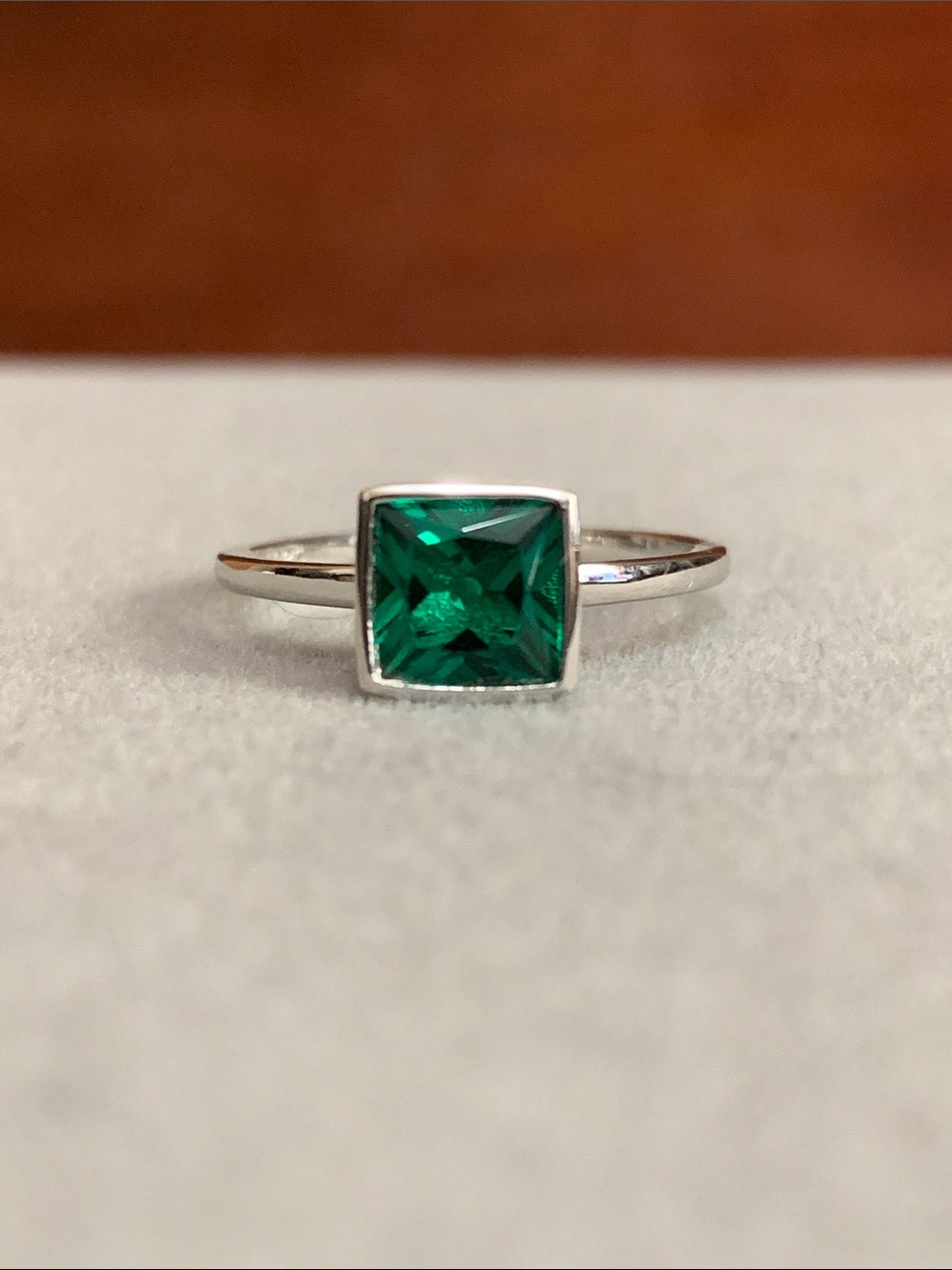 New 925 Silver Princess Cut Solitaire Emerald CZ Ring size 6